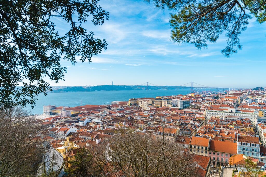 Lisbon is one of the main cities expats loog for to reside in Portugal